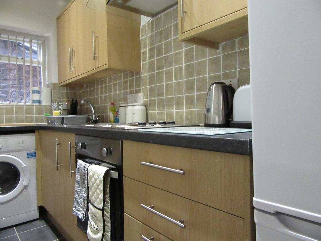 No 1 - Large 1 Bed Near Sefton Park And Lark Lane *