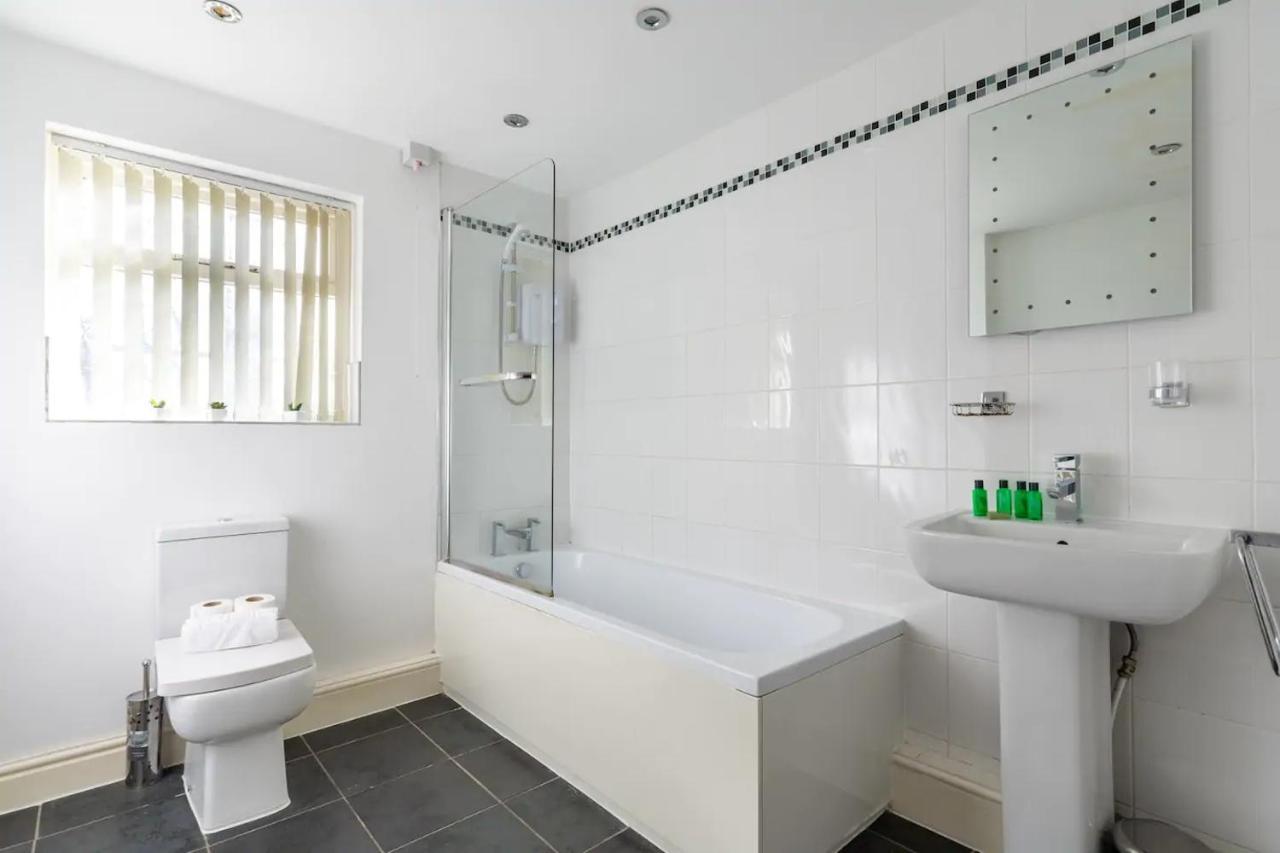 No 1 - Large 1 Bed Near Sefton Park And Lark Lane *